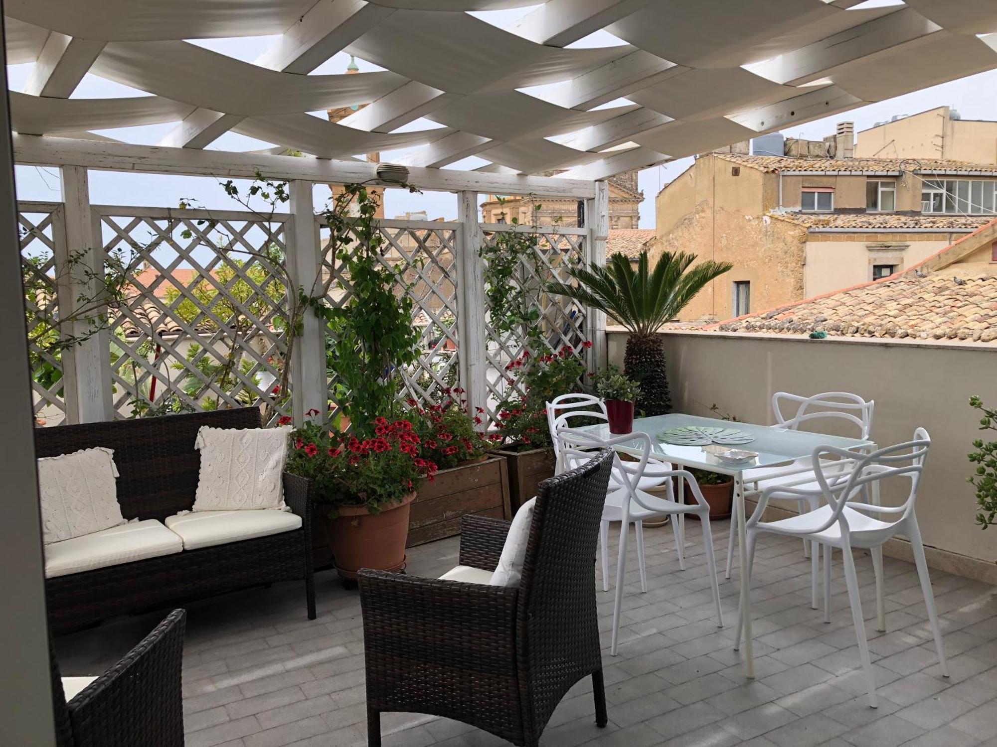 Апартаменты Attico Da Rosa Con Vista Spettacolare A 360 Gradi Кальтаджироне Экстерьер фото